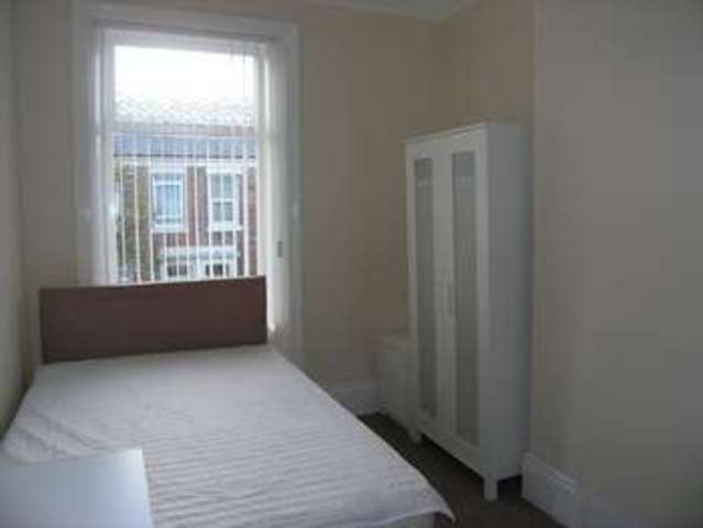  Image of 3 bedroom Terraced house to rent in Sidney Grove Newcastle upon Tyne NE4 at Sidney Grove Fenham Newcastle Upon Tyne, NE4 5PD
