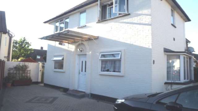  Image of Studio flat to rent in Elsinore Avenue Stanwell Staines TW19 at Ellisonre Avenue Stanwell Staines, TW19 7SX