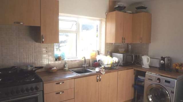  Image of Studio flat to rent in Elsinore Avenue Stanwell Staines TW19 at Ellisonre Avenue Stanwell Staines, TW19 7SX
