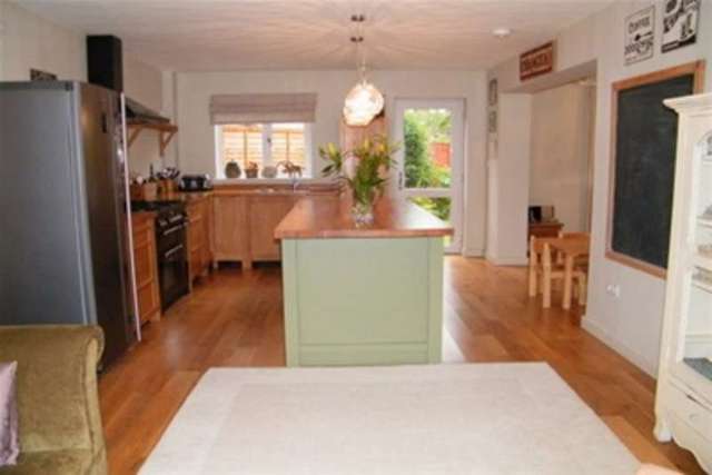  Image of 5 bedroom Detached house to rent in Hunts Road Stratford-upon-Avon CV37 at Stratford-upon-Avon, CV37 7JJ