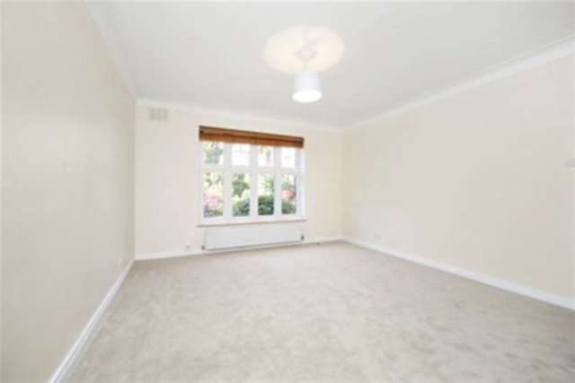  Image of 2 bedroom Flat to rent in Imber Close Esher KT10 at Esher, KT10 8ED