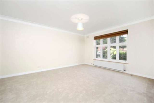  Image of 2 bedroom Flat to rent in Imber Close Esher KT10 at Esher, KT10 8ED