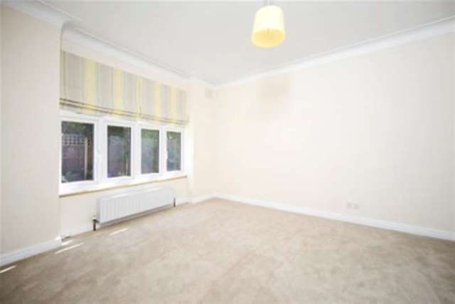  Image of 2 bedroom Flat to rent in Imber Close Esher KT10 at Esher, KT10 8ED
