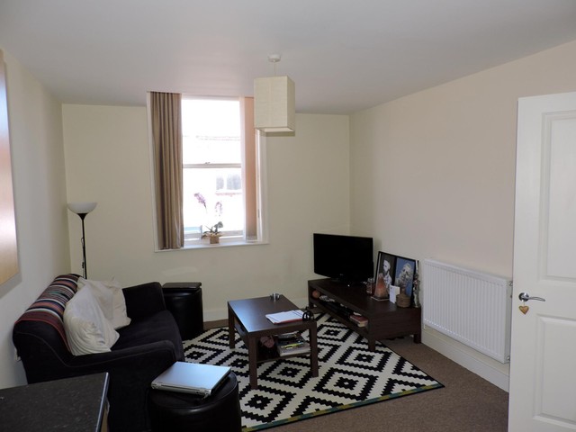  Image of 2 bedroom Apartment to rent in High Street Gosport PO12 at India Arms House 91a High Street Gosport, PO12 1DS