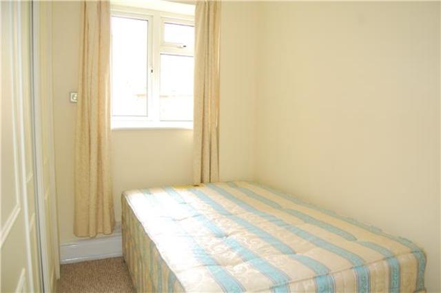  Image of 1 bedroom Flat to rent in Inner Park Road London SW19 at 5 Inner Park Road  Wimbledon Park, SW19 6DX