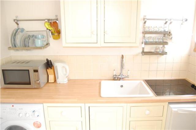  Image of 1 bedroom Flat to rent in Inner Park Road London SW19 at 5 Inner Park Road  Wimbledon Park, SW19 6DX