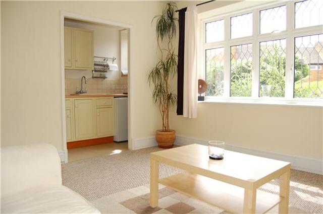  Image of 1 bedroom Flat to rent in Inner Park Road London SW19 at 5 Inner Park Road  Wimbledon Park, SW19 6DX