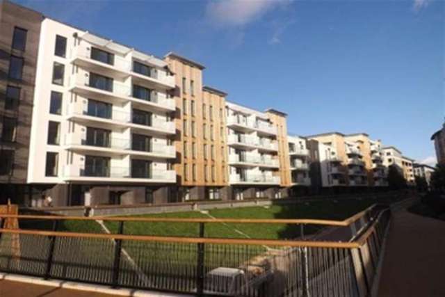  Image of 3 bedroom Flat to rent in Millennium Promenade Bristol BS1 at Bristol, BS1 5SX