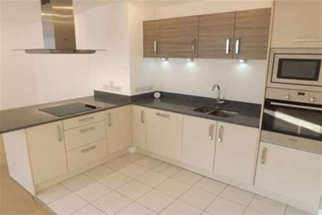  Image of 3 bedroom Flat to rent in Millennium Promenade Bristol BS1 at Bristol, BS1 5SX