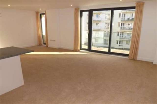  Image of 3 bedroom Flat to rent in Millennium Promenade Bristol BS1 at Bristol, BS1 5SX