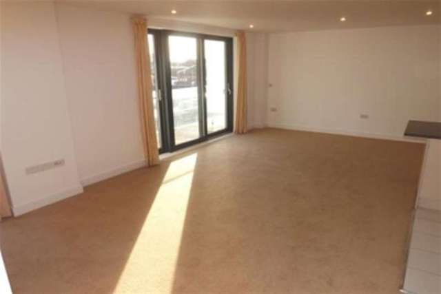  Image of 3 bedroom Flat to rent in Millennium Promenade Bristol BS1 at Bristol, BS1 5SX