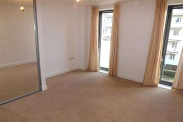  Image of 3 bedroom Flat to rent in Millennium Promenade Bristol BS1 at Bristol, BS1 5SX