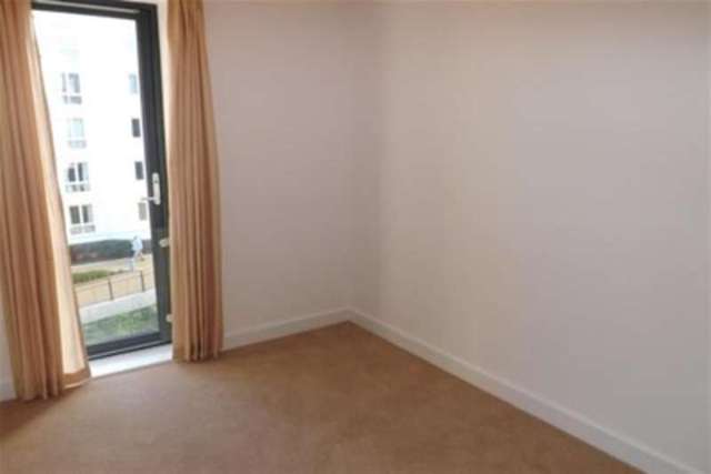  Image of 3 bedroom Flat to rent in Millennium Promenade Bristol BS1 at Bristol, BS1 5SX