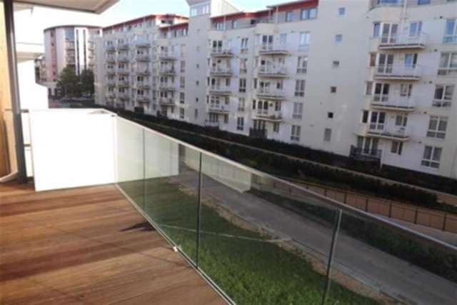 Image of 3 bedroom Flat to rent in Millennium Promenade Bristol BS1 at Bristol, BS1 5SX
