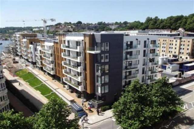  Image of 3 bedroom Flat to rent in Millennium Promenade Bristol BS1 at Bristol, BS1 5SX