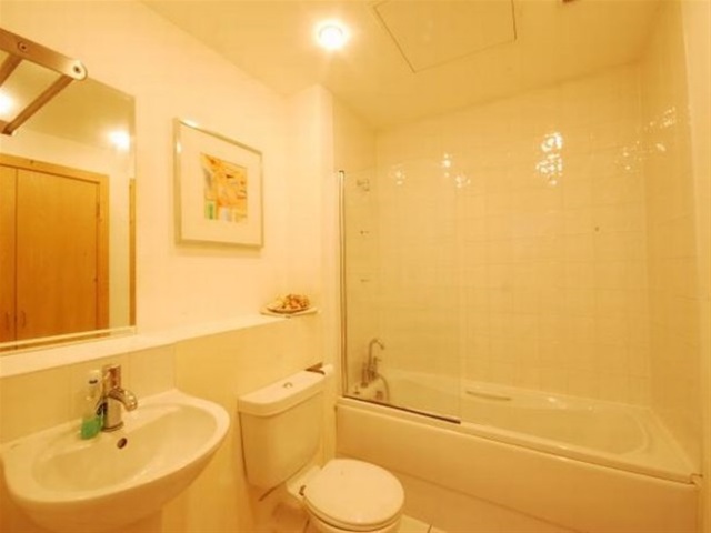  Image of 2 bedroom Flat to rent in Dace Road London E3 at HACKNEY WICK, E3 2NX