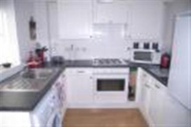  Image of 2 bedroom Semi-Detached house to rent in Kelvin Gardens Croydon CR0 at Croydon, CR0 4UU
