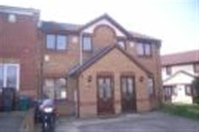  Image of 2 bedroom Semi-Detached house to rent in Kelvin Gardens Croydon CR0 at Croydon, CR0 4UU