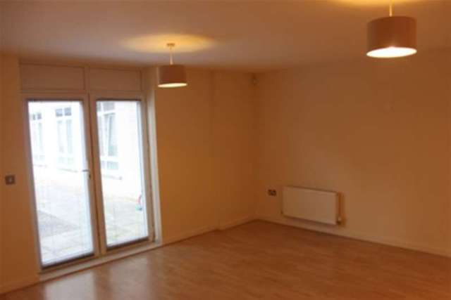  Image of 2 bedroom Flat to rent in Kenavon Drive Reading RG1 at Reading, RG1 3DG