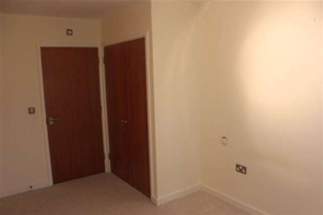  Image of 2 bedroom Flat to rent in Kenavon Drive Reading RG1 at Reading, RG1 3DG
