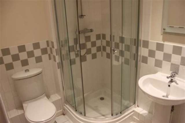  Image of 2 bedroom Flat to rent in Kenavon Drive Reading RG1 at Reading, RG1 3DG