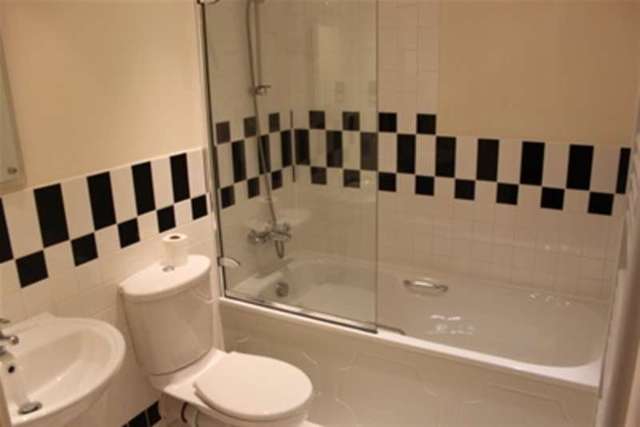  Image of 2 bedroom Flat to rent in Kenavon Drive Reading RG1 at Reading, RG1 3DG