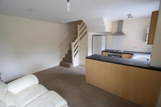  Image of 1 bedroom Detached house to rent in Kenilworth Close Crawley RH11 at Broadfield  Crawley, RH11 9PY