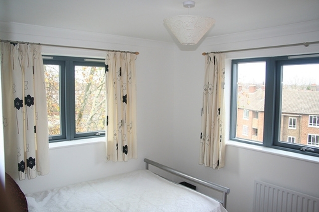  Image of 3 bedroom Flat to rent in Kenninghall Road London E5 at Kenninghall Road  Stoke Newington, E5 8BY