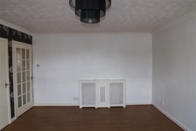  Image of 2 bedroom Flat to rent in Kerr Street Barrhead Glasgow G78 at Barrhead East Renfrewshire East Renfrewshire, G78 1JS