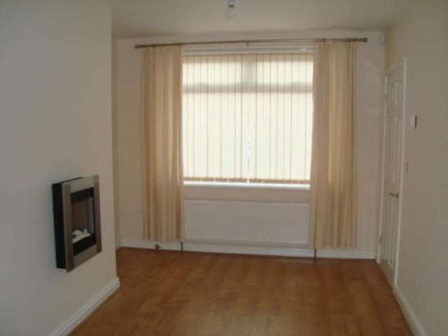  Image of 2 bedroom Terraced house to rent in Kershaw Street Droylsden Manchester M43 at Kershaw Street Droylsden Manchester, M43 6FQ