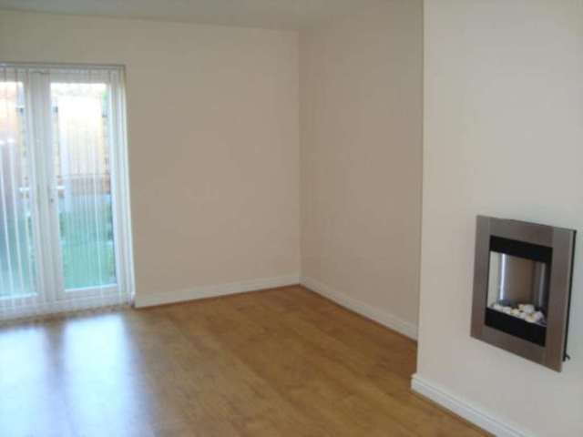 Image of 2 bedroom Terraced house to rent in Kershaw Street Droylsden Manchester M43 at Kershaw Street Droylsden Manchester, M43 6FQ