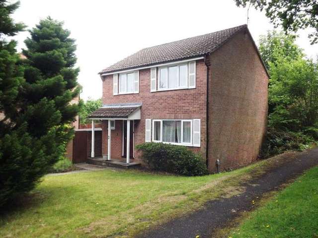  Image of 4 bedroom Detached house to rent in Kimberley Church Crookham Fleet GU52 at Church Crookham  Fleet, GU52 8XE