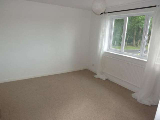  Image of 4 bedroom Detached house to rent in Kimberley Church Crookham Fleet GU52 at Church Crookham  Fleet, GU52 8XE