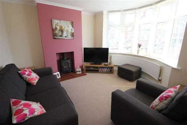  Image of 3 bedroom Semi-Detached house for sale in Kingsgate Drive Ipswich IP4 at Ipswich, IP4 4DL