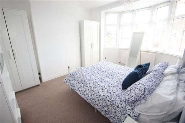  Image of 3 bedroom Semi-Detached house for sale in Kingsgate Drive Ipswich IP4 at Ipswich, IP4 4DL