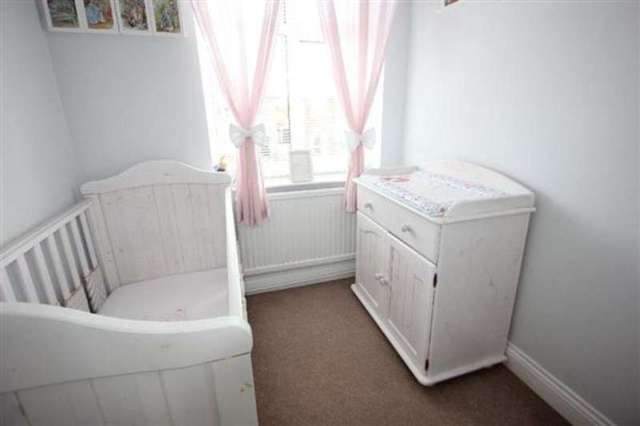  Image of 3 bedroom Semi-Detached house for sale in Kingsgate Drive Ipswich IP4 at Ipswich, IP4 4DL