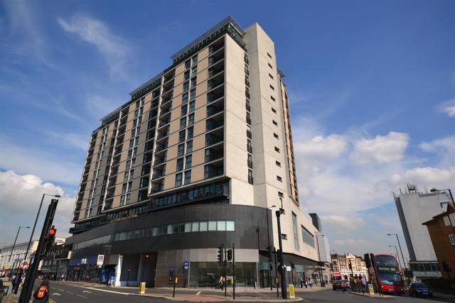  Image of 2 bedroom Property to rent in Kingsway London N12 at North Finchley, N12 0EN
