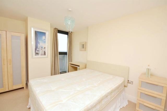  Image of 2 bedroom Property to rent in Kingsway London N12 at North Finchley, N12 0EN