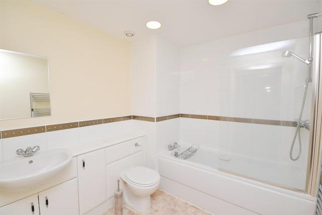  Image of 2 bedroom Property to rent in Kingsway London N12 at North Finchley, N12 0EN
