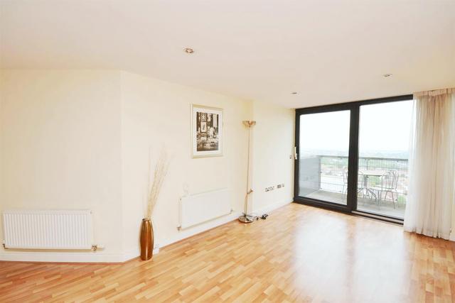  Image of 2 bedroom Property to rent in Kingsway London N12 at North Finchley, N12 0EN