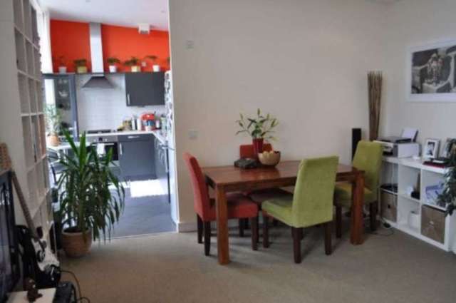  Image of 3 bedroom Flat to rent in Highfield Close London SE13 at Kingswood Court Hither Green London, SE13 6TD