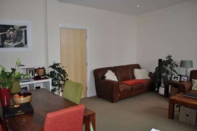  Image of 3 bedroom Flat to rent in Highfield Close London SE13 at Kingswood Court Hither Green London, SE13 6TD