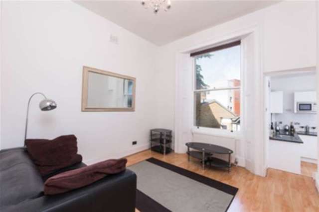  Image of 2 bedroom Flat to rent in Ladbroke Crescent London W11 at London, W11 1PS