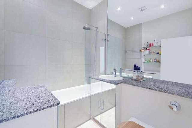  Image of 1 bedroom Flat to rent in Ladbroke Grove London W11 at Ladbroke Grove  London, W11 2HE
