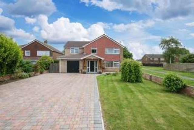  Image of 5 bedroom Detached house for sale in Langdon Avenue Aylesbury HP21 at Langdon Avenue  Aylesbury, HP21 9UL
