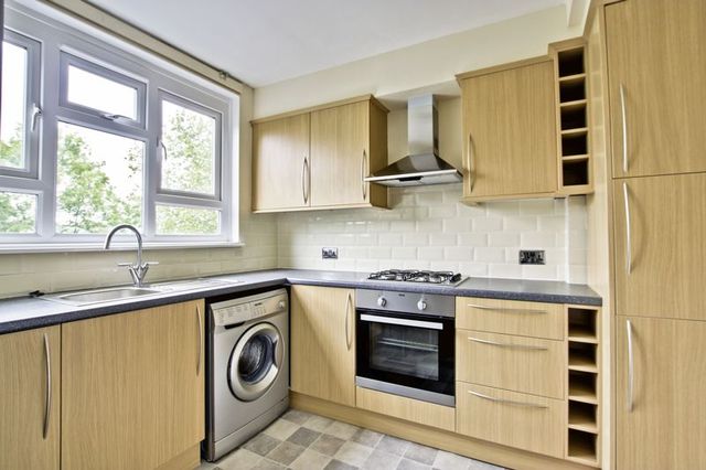  Image of 2 bedroom Maisonette for sale in Lansdowne Lane London SE7 at Lansdowne Lane  Charlton, SE7 8TP