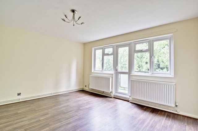  Image of 2 bedroom Maisonette for sale in Lansdowne Lane London SE7 at Lansdowne Lane  Charlton, SE7 8TP