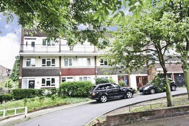  Image of 2 bedroom Maisonette for sale in Lansdowne Lane London SE7 at Lansdowne Lane  Charlton, SE7 8TP