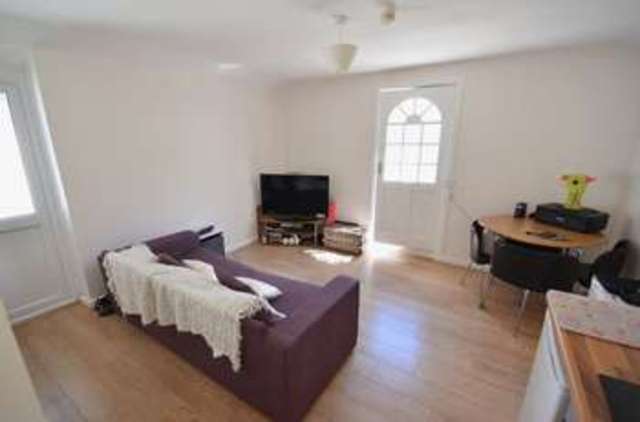  Image of 1 bedroom Flat to rent in Lansdowne Road Bournemouth BH1 at 15 - 19 Lansdowne Road  Bournemouth, BH1 1RZ