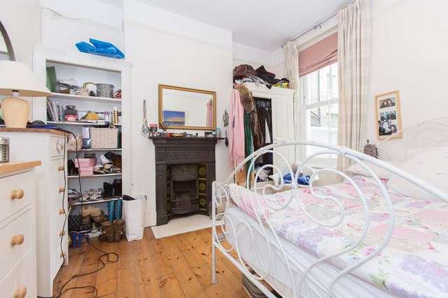  Image of 3 bedroom Flat to rent in Latchmere Road London SW11 at 191 Latchmere Road  Battersea, SW11 2LA